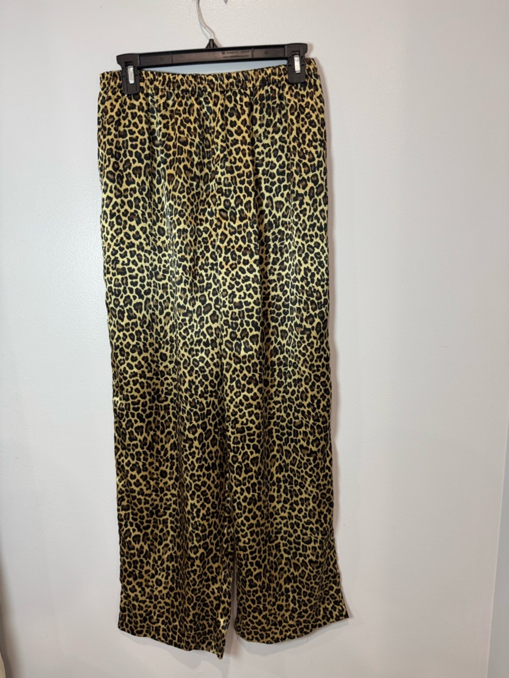 Victoria's Secret Women's Leopard Print Pajama Set Size M Top& Pants 2 Piece - Picture 5 of 11
